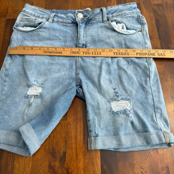 BLUE SAVVY Womens Distressed Denim Shorts Light Wash Size 18 Rolled Cuffs - Picture 12 of 12